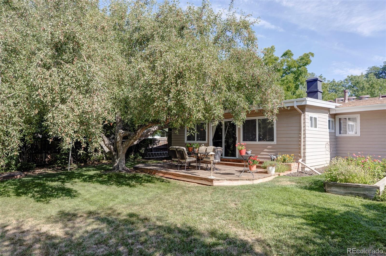 4360 E La Salle Place