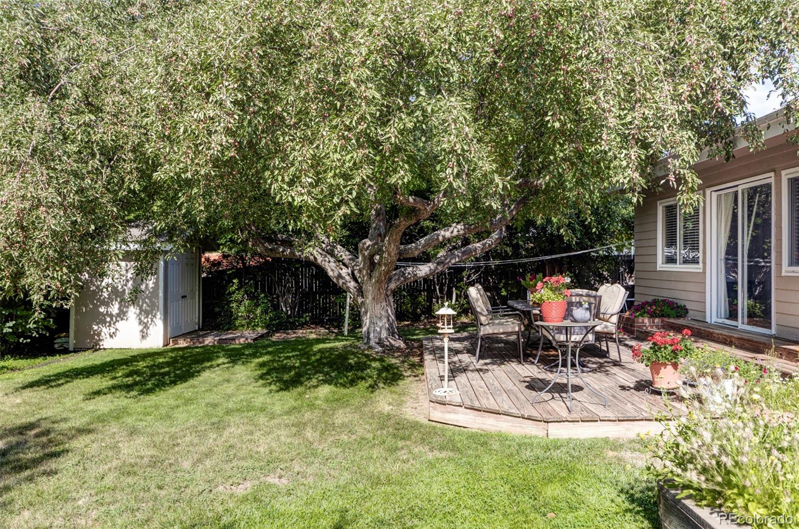4360 E La Salle Place