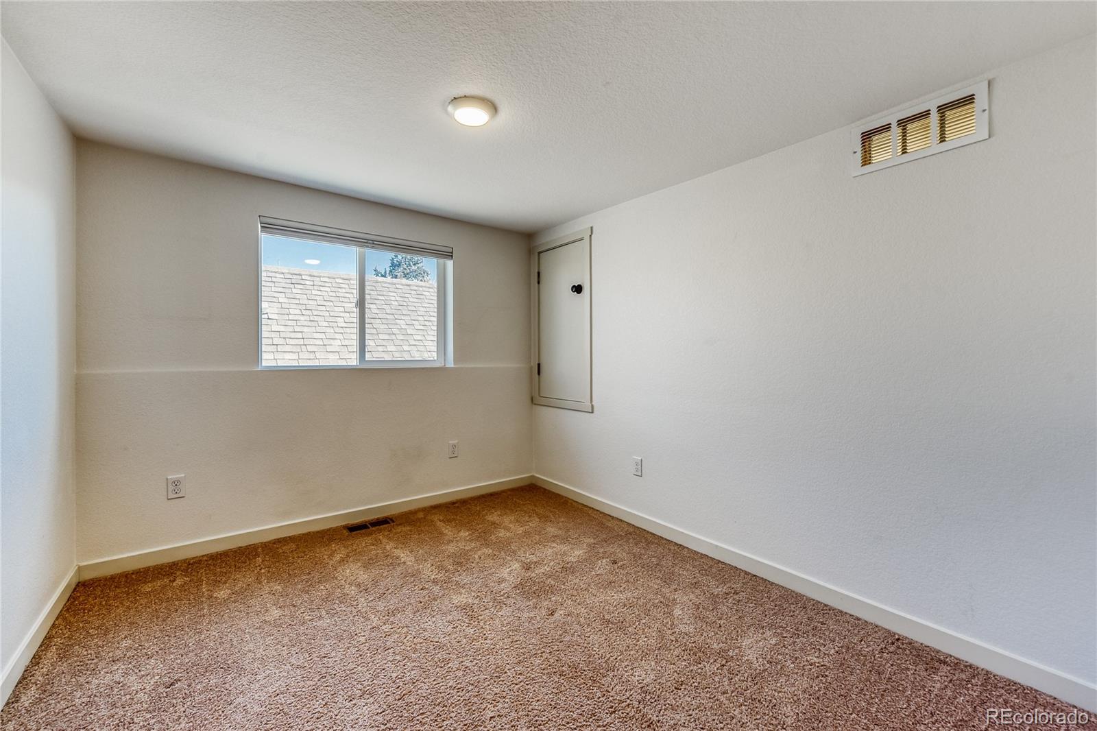 3261 W Dakota Avenue