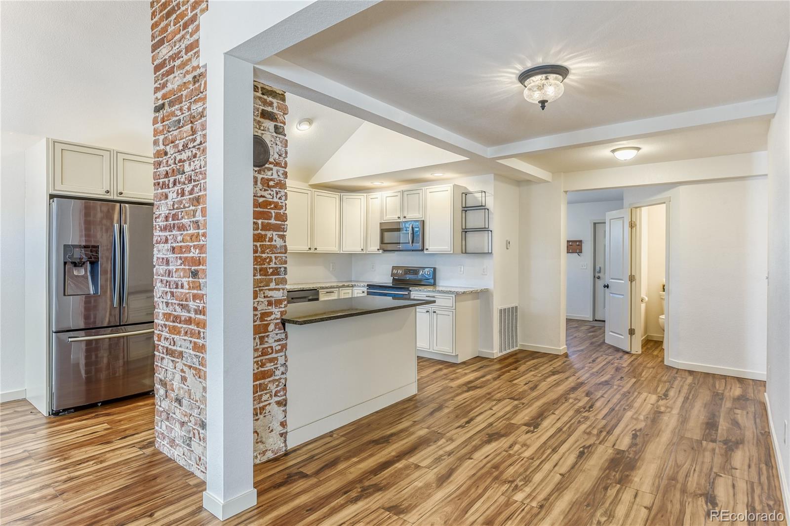 3261 W Dakota Avenue