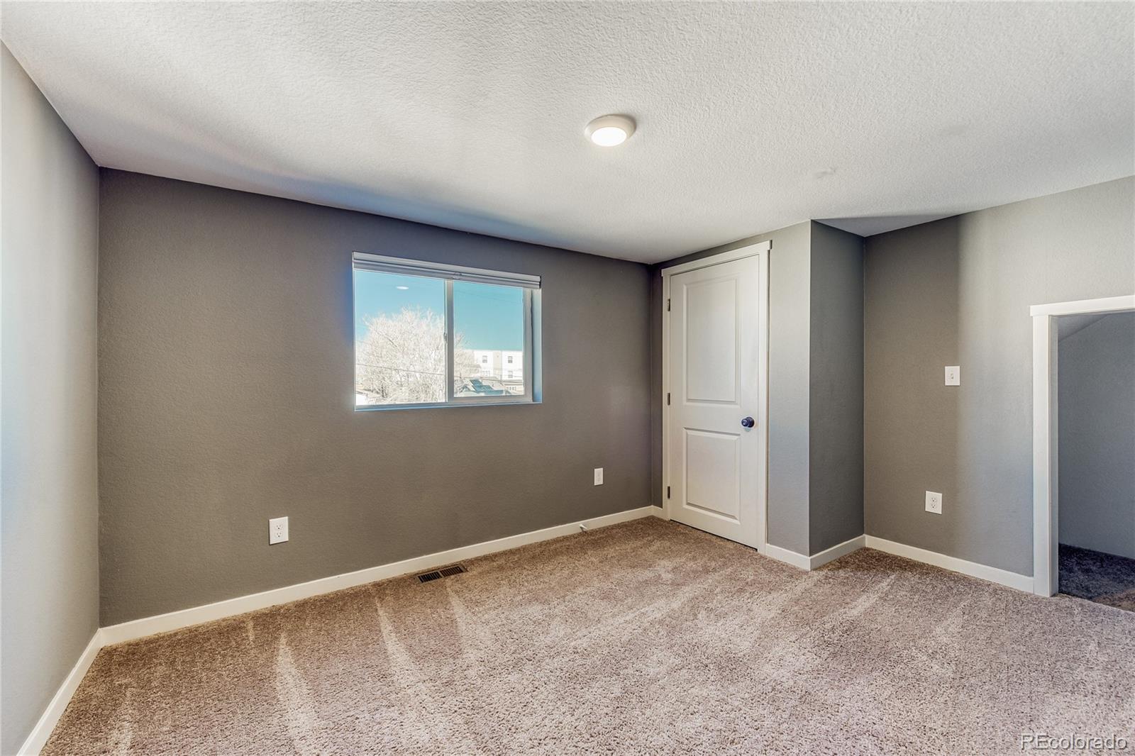 3261 W Dakota Avenue
