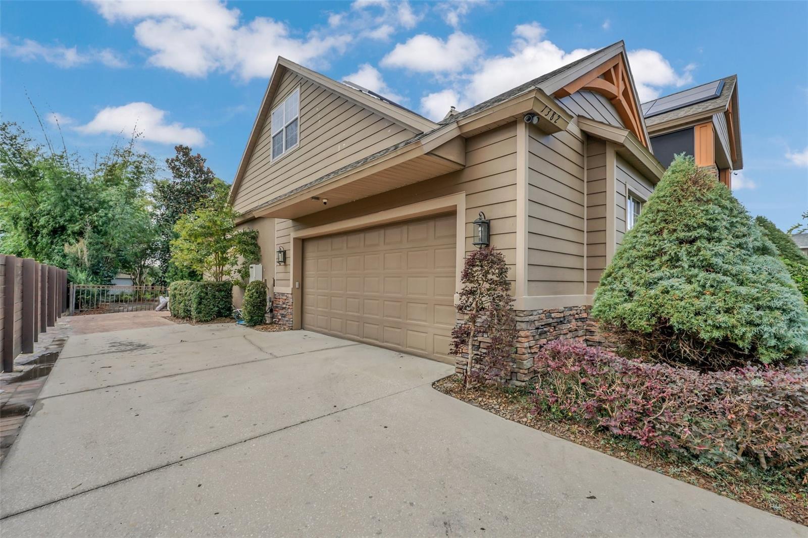 1382 E LAKE SHORE BLVD