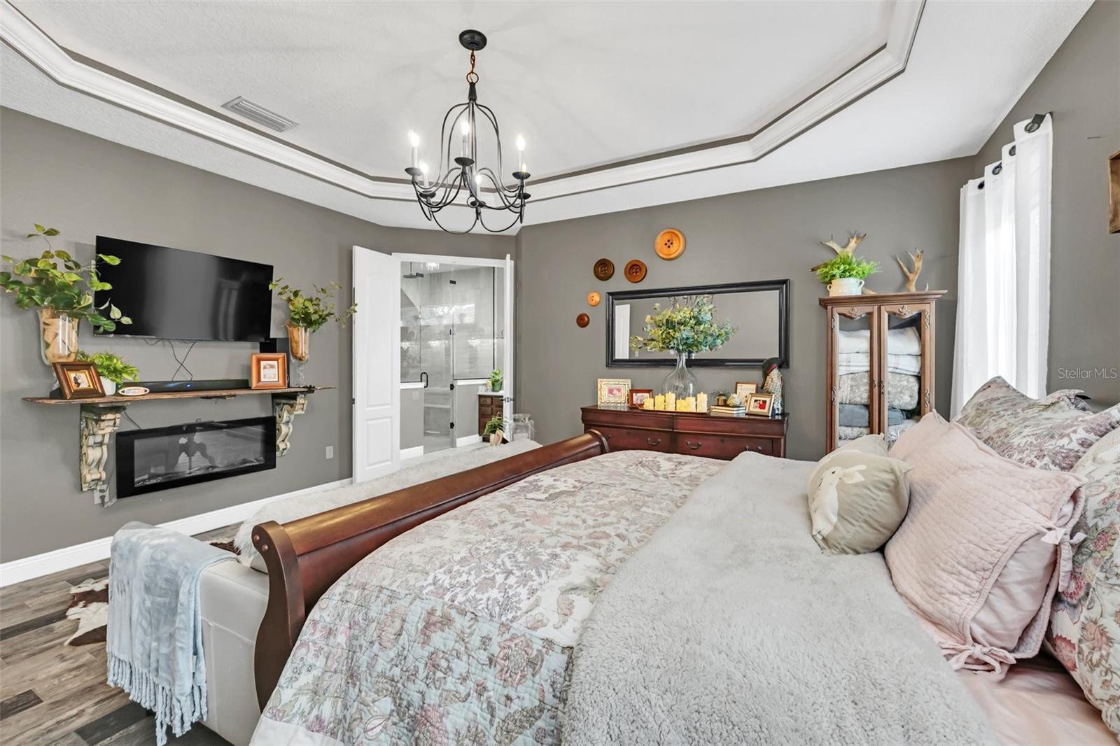 1382 E LAKE SHORE BLVD