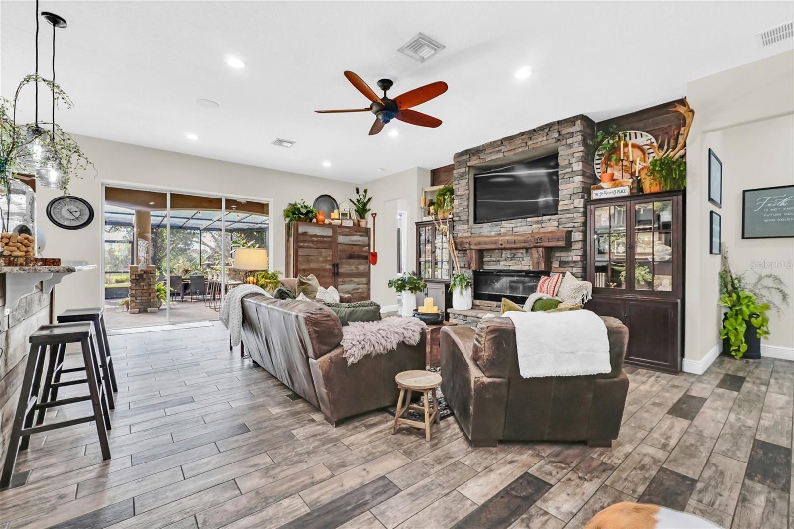 1382 E LAKE SHORE BLVD