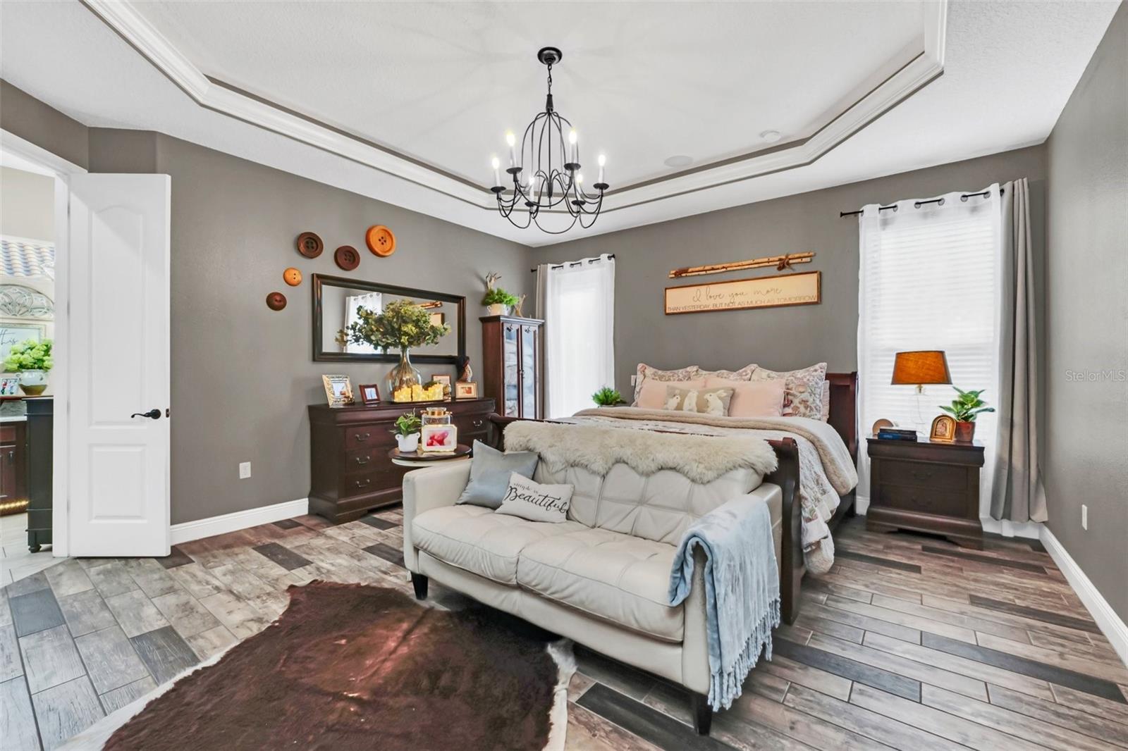 1382 E LAKE SHORE BLVD