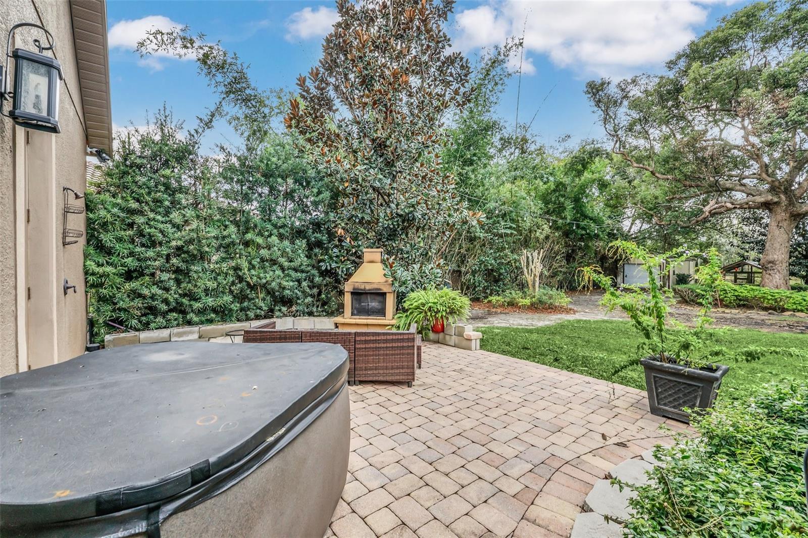 1382 E LAKE SHORE BLVD