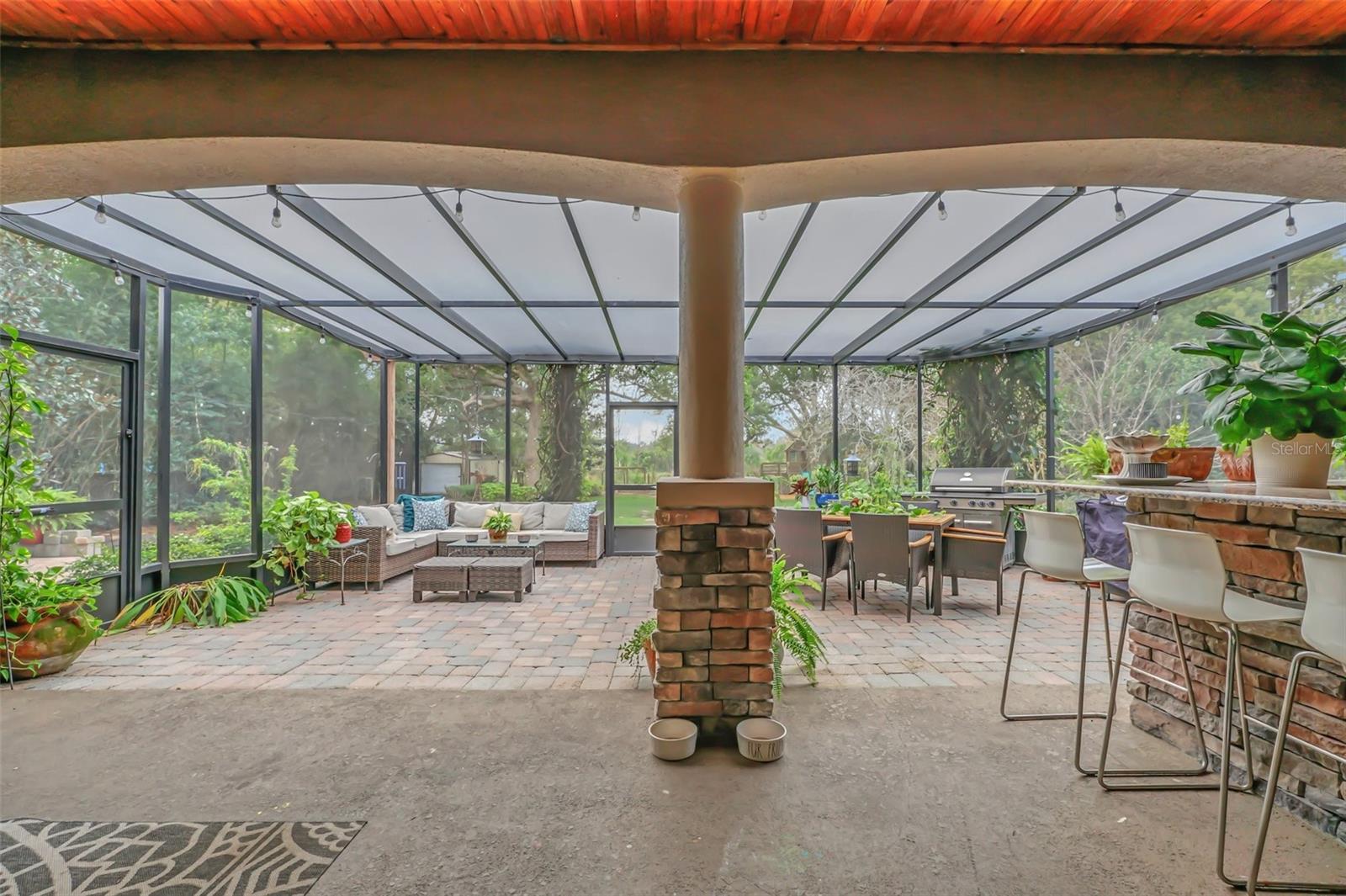 1382 E LAKE SHORE BLVD