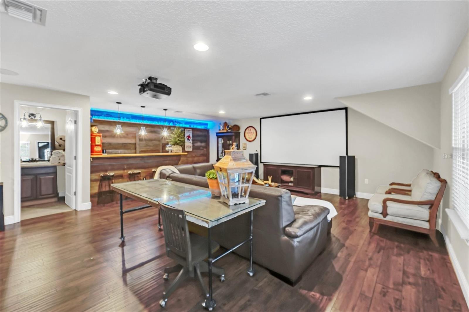 1382 E LAKE SHORE BLVD