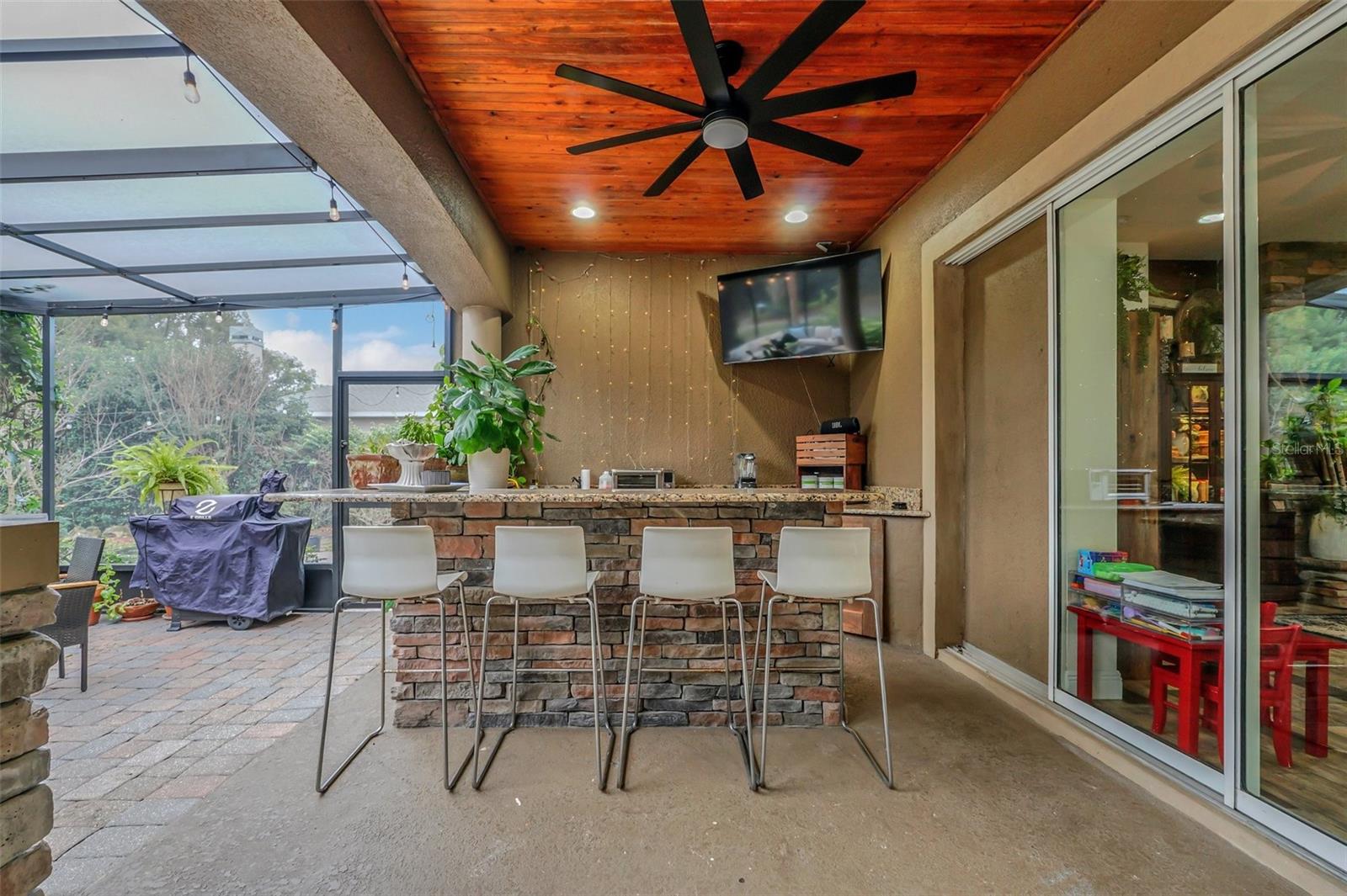 1382 E LAKE SHORE BLVD