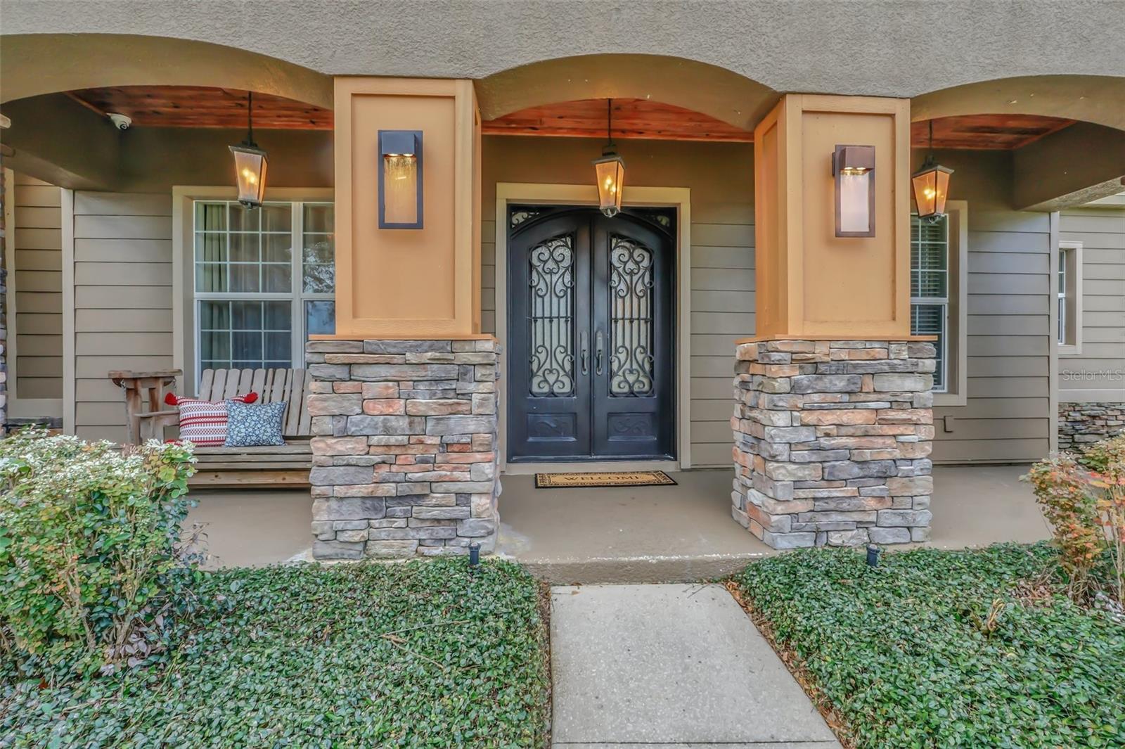 1382 E LAKE SHORE BLVD