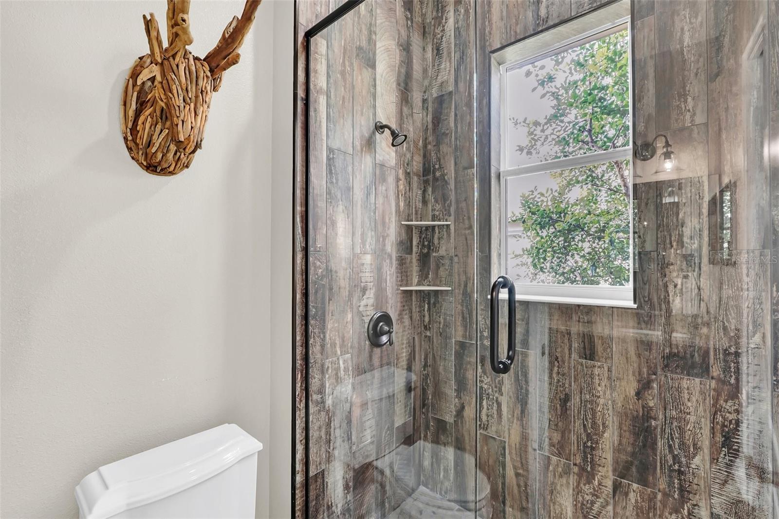 1382 E LAKE SHORE BLVD