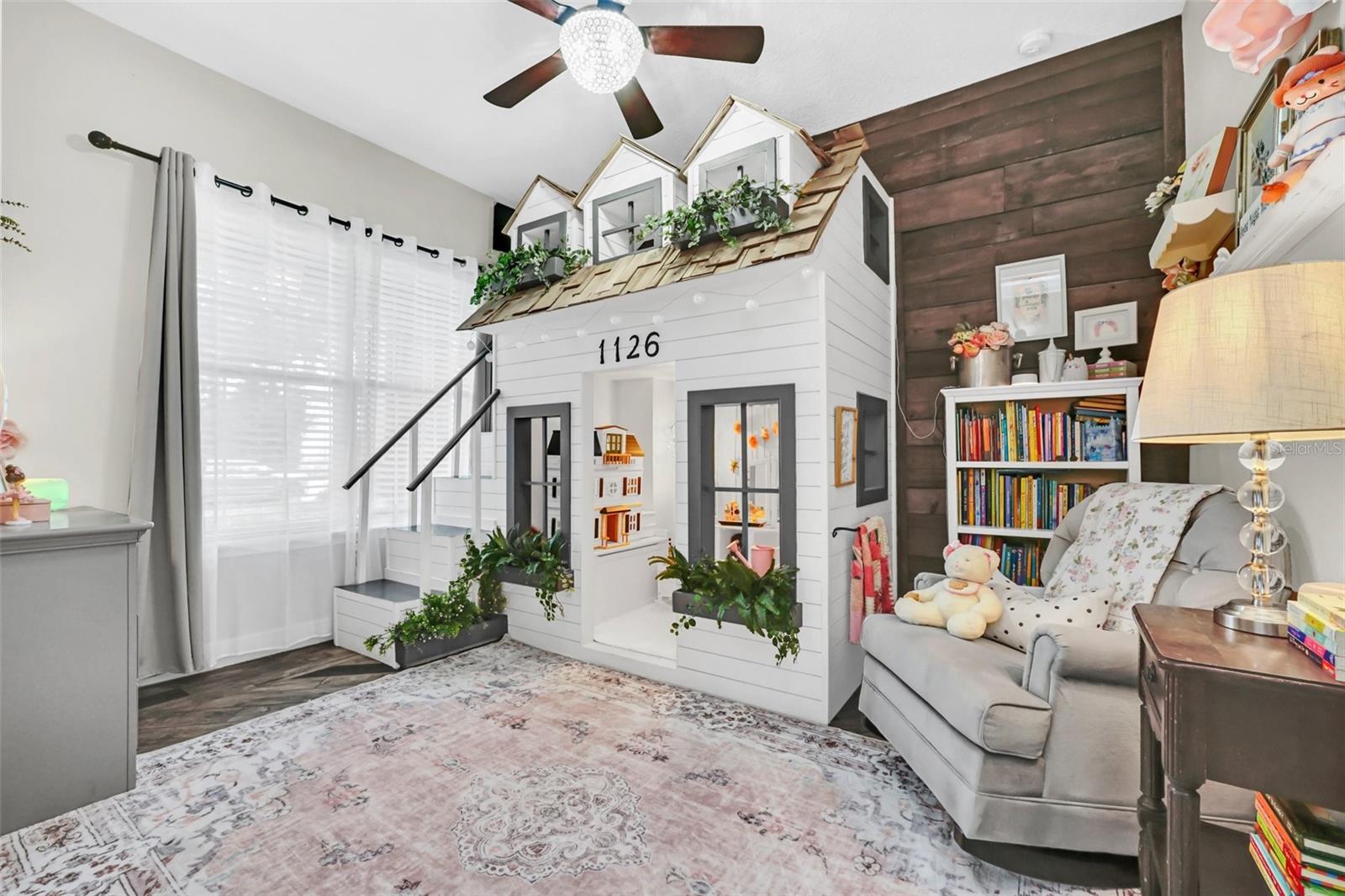 1382 E LAKE SHORE BLVD