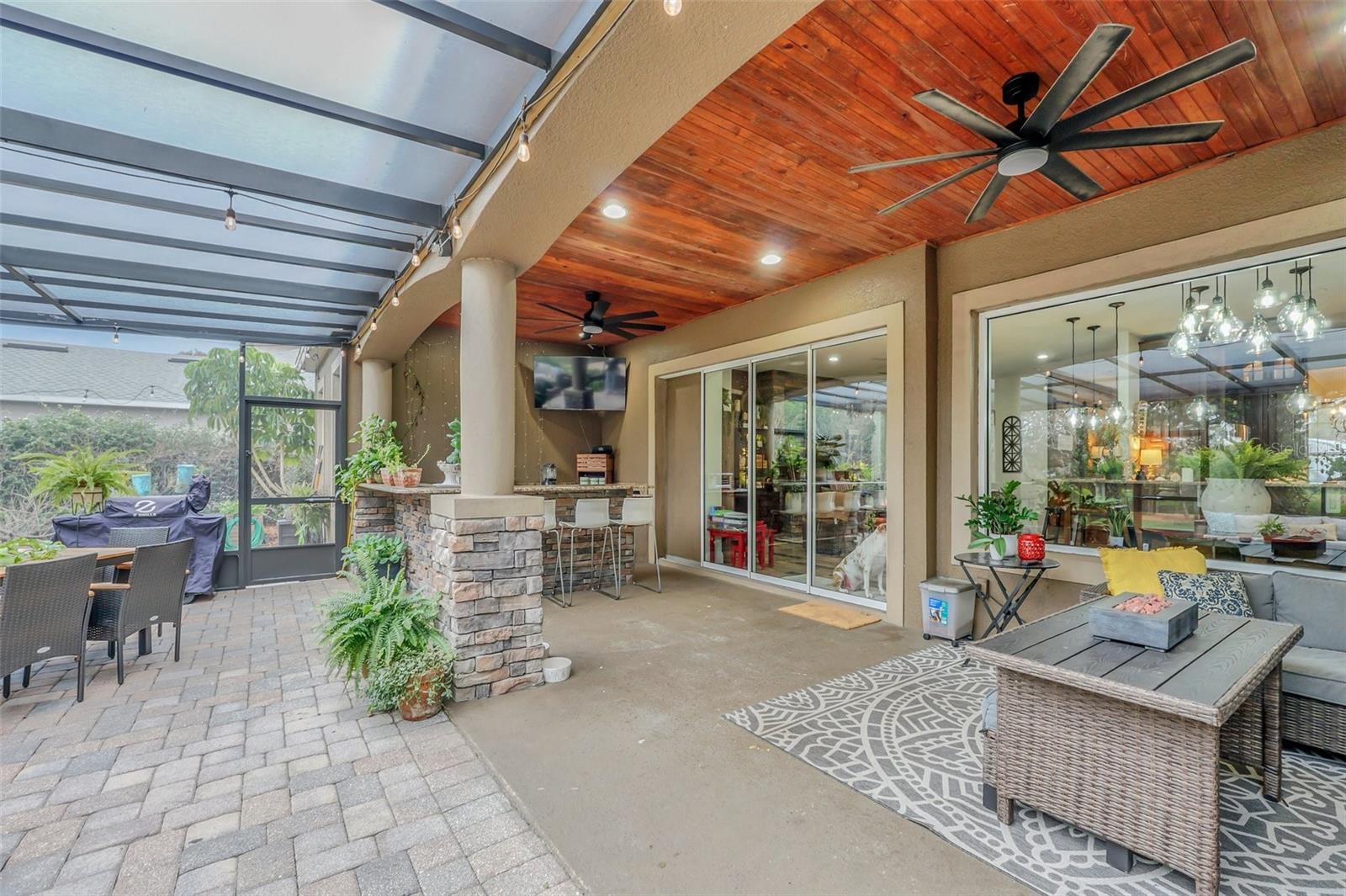 1382 E LAKE SHORE BLVD