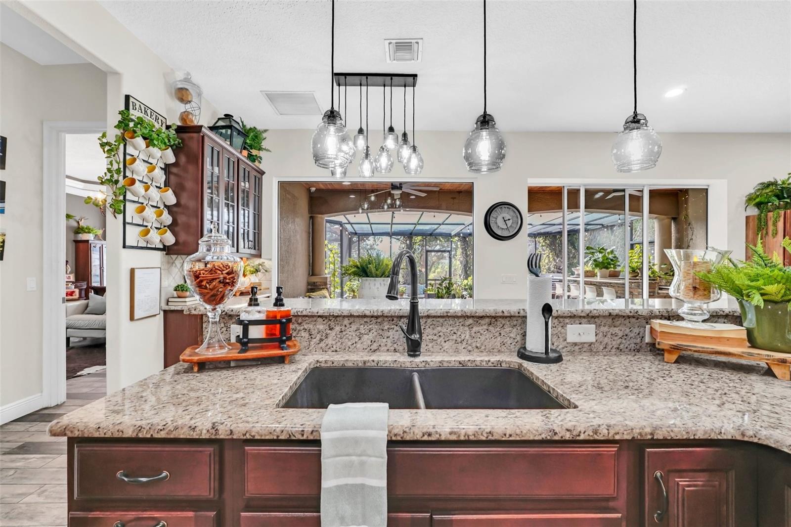 1382 E LAKE SHORE BLVD