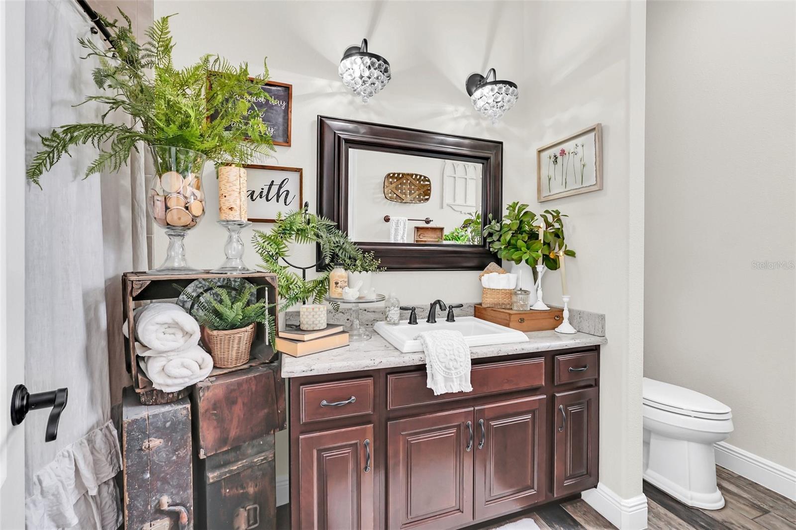 1382 E LAKE SHORE BLVD