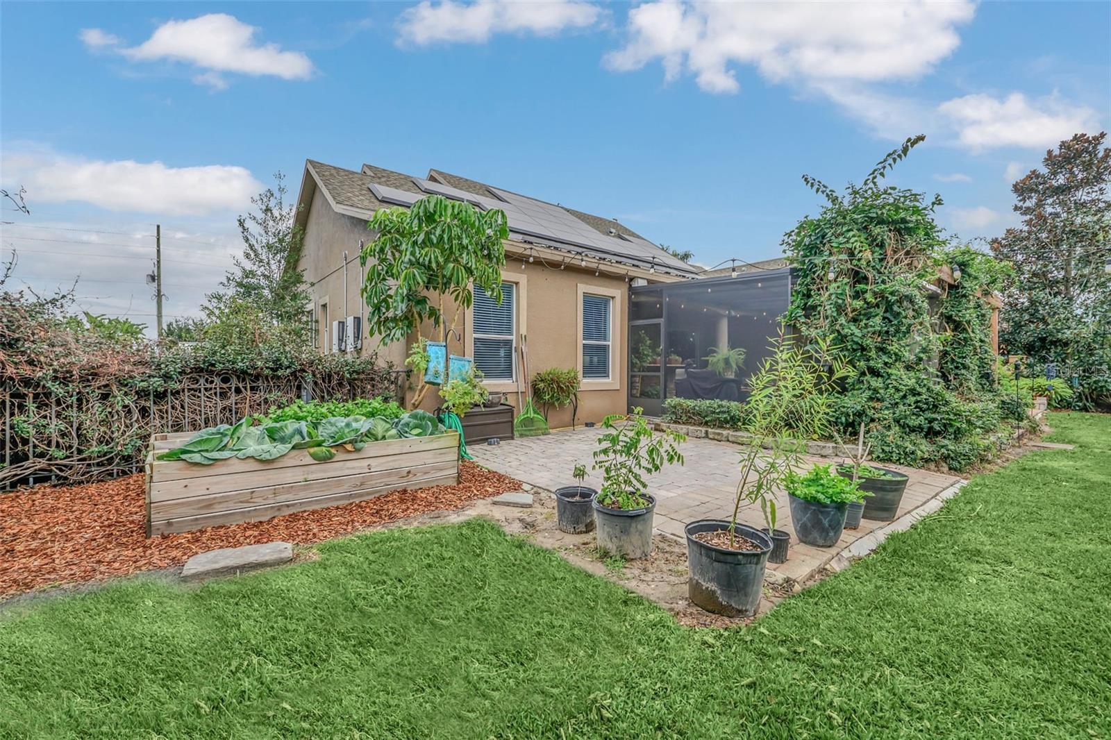 1382 E LAKE SHORE BLVD