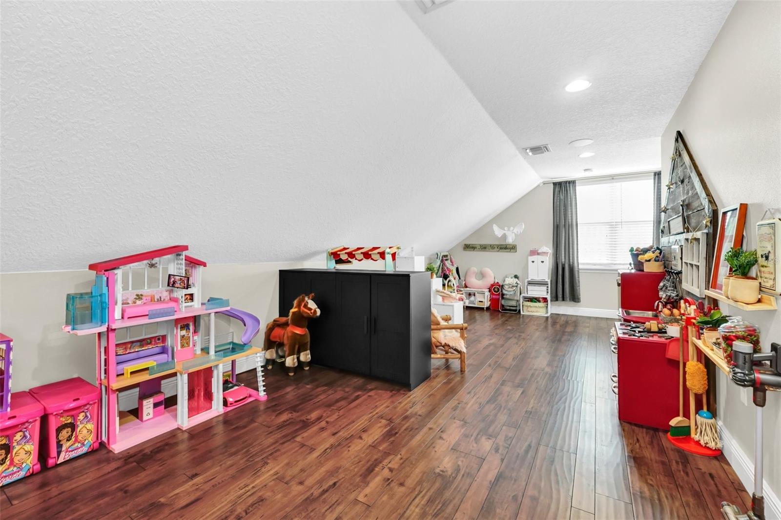 1382 E LAKE SHORE BLVD