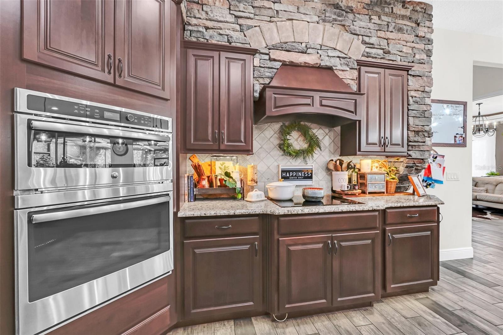 1382 E LAKE SHORE BLVD