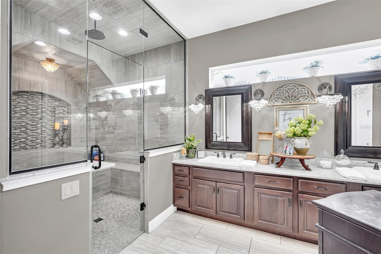 1382 E LAKE SHORE BLVD