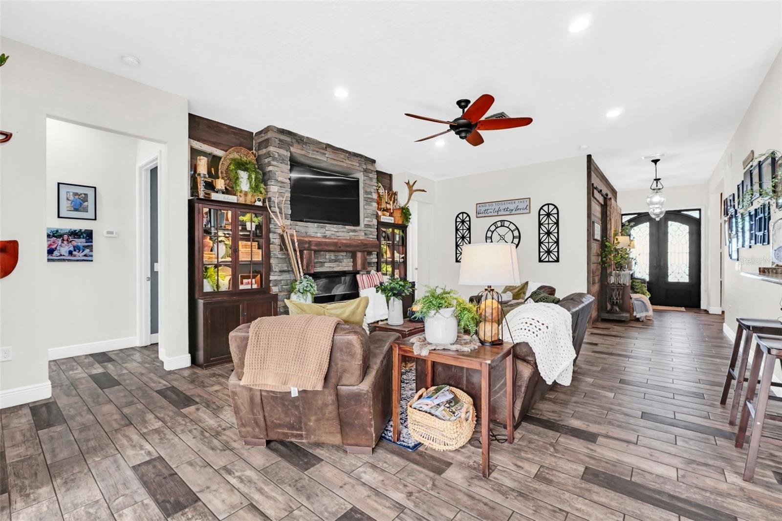 1382 E LAKE SHORE BLVD