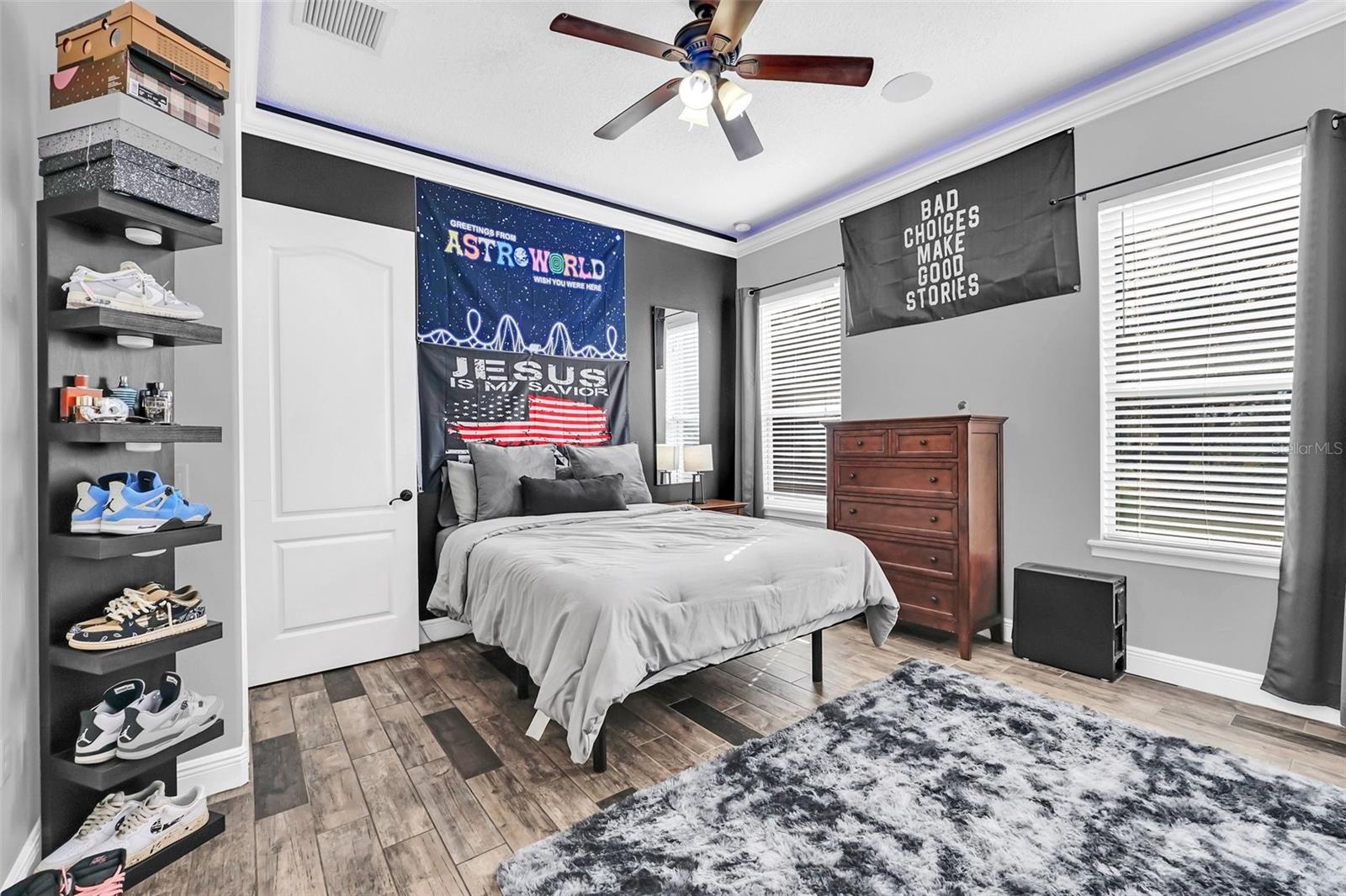 1382 E LAKE SHORE BLVD