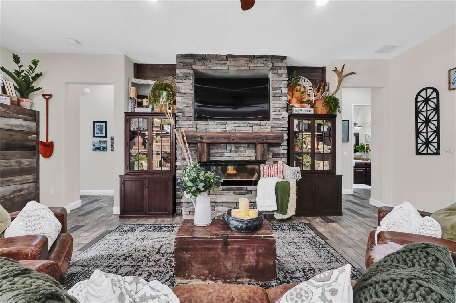 1382 E LAKE SHORE BLVD