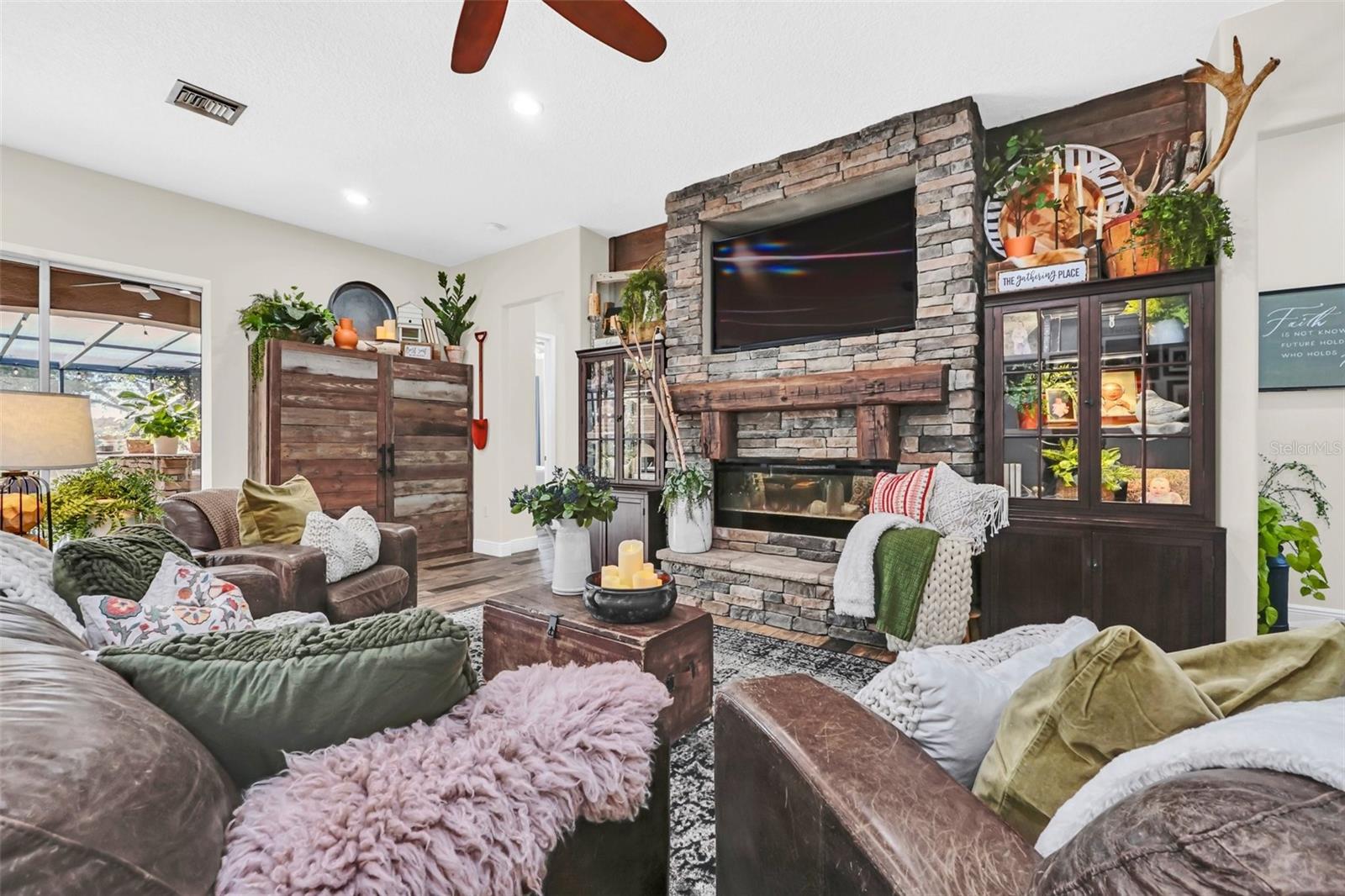 1382 E LAKE SHORE BLVD