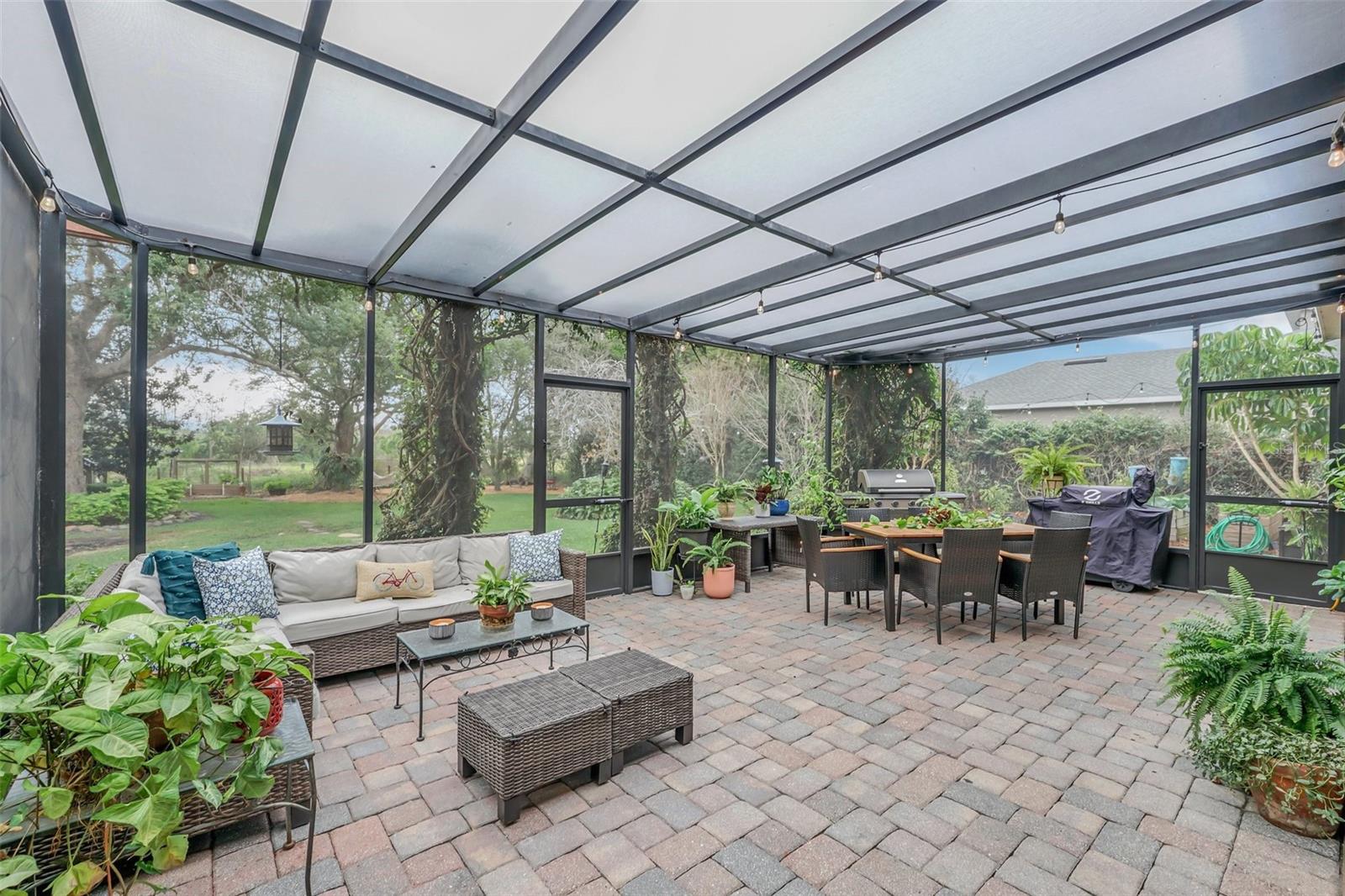 1382 E LAKE SHORE BLVD