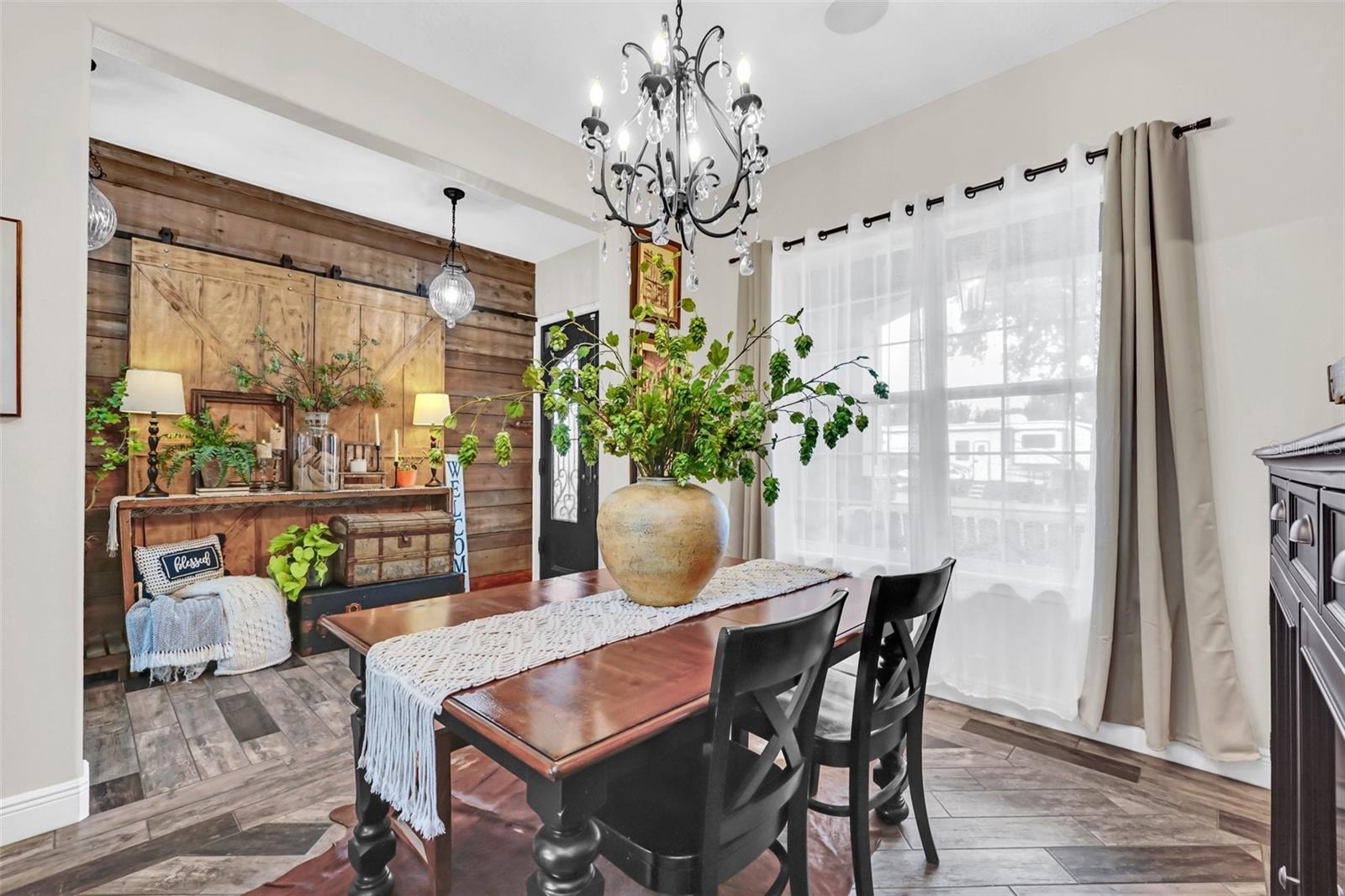 1382 E LAKE SHORE BLVD