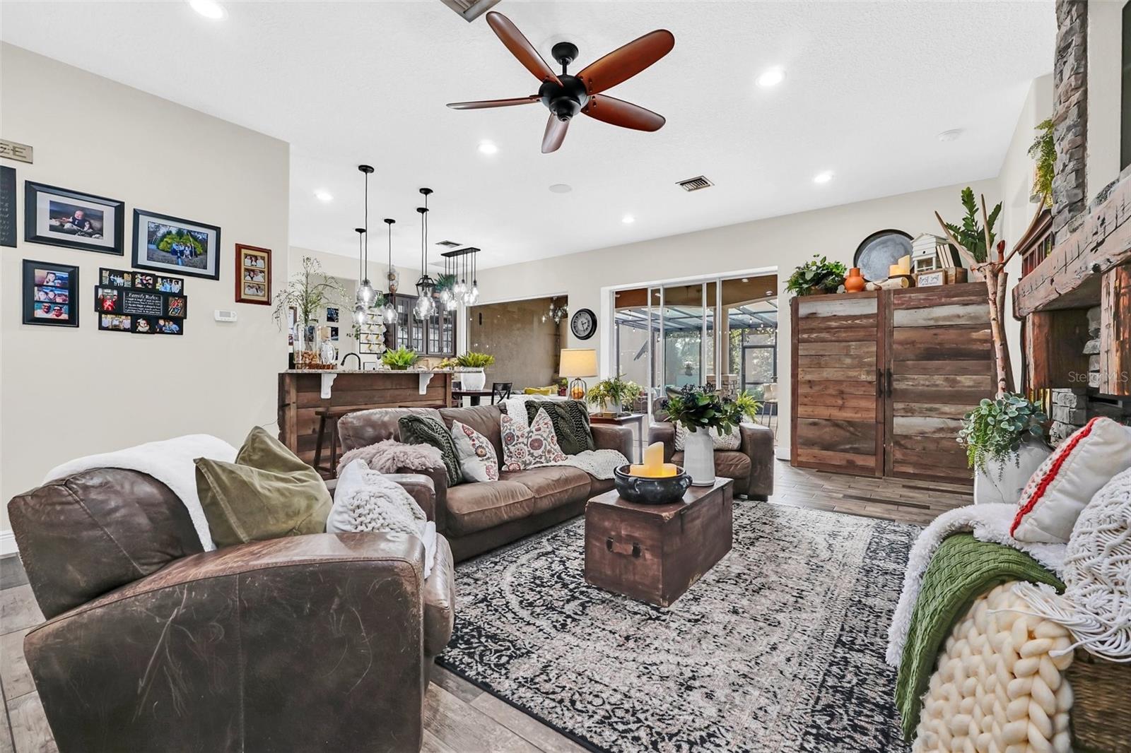 1382 E LAKE SHORE BLVD