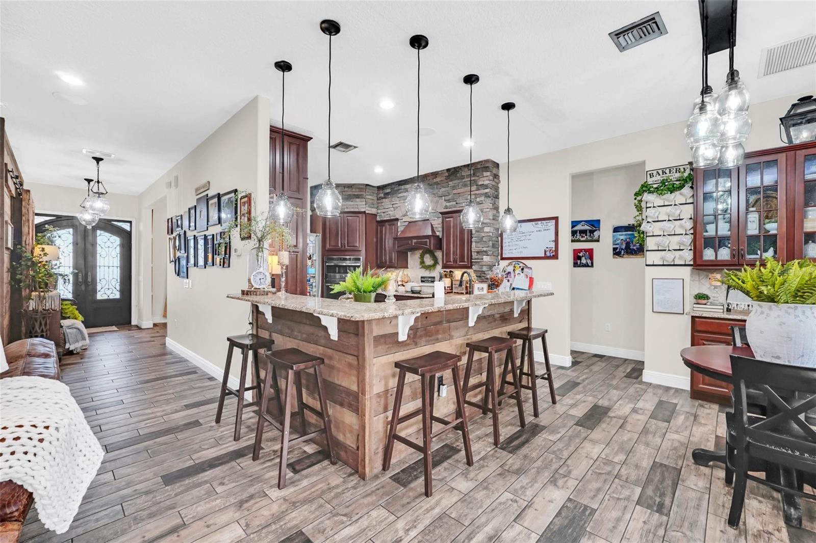 1382 E LAKE SHORE BLVD