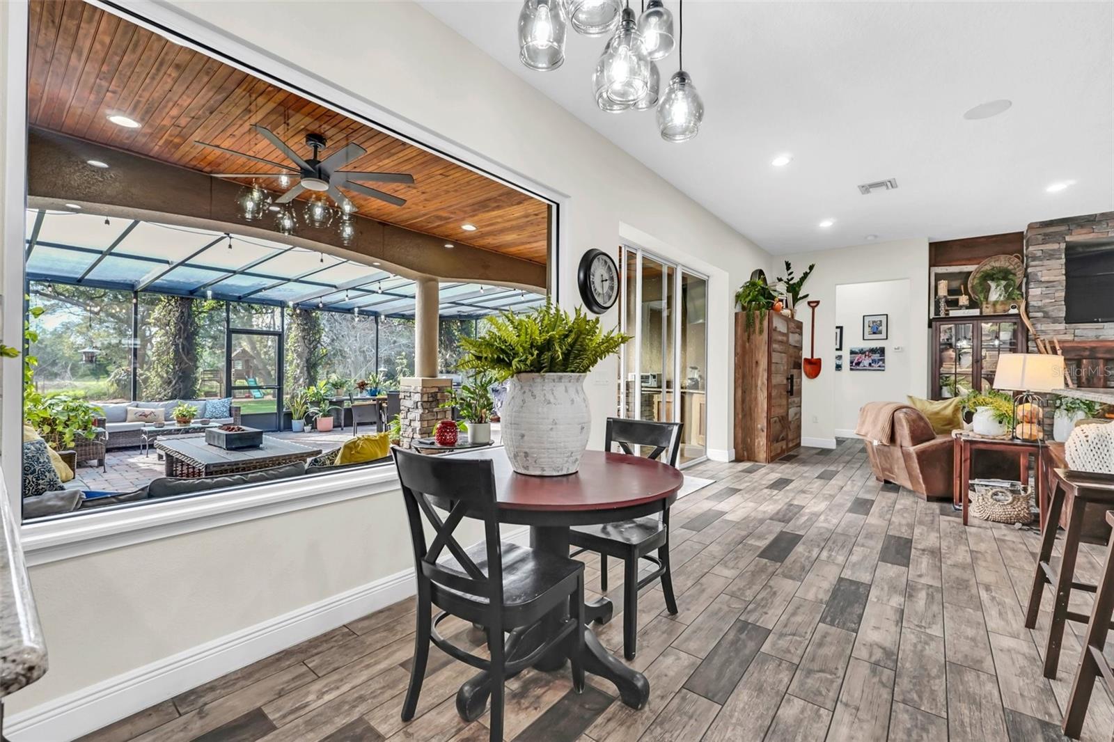 1382 E LAKE SHORE BLVD