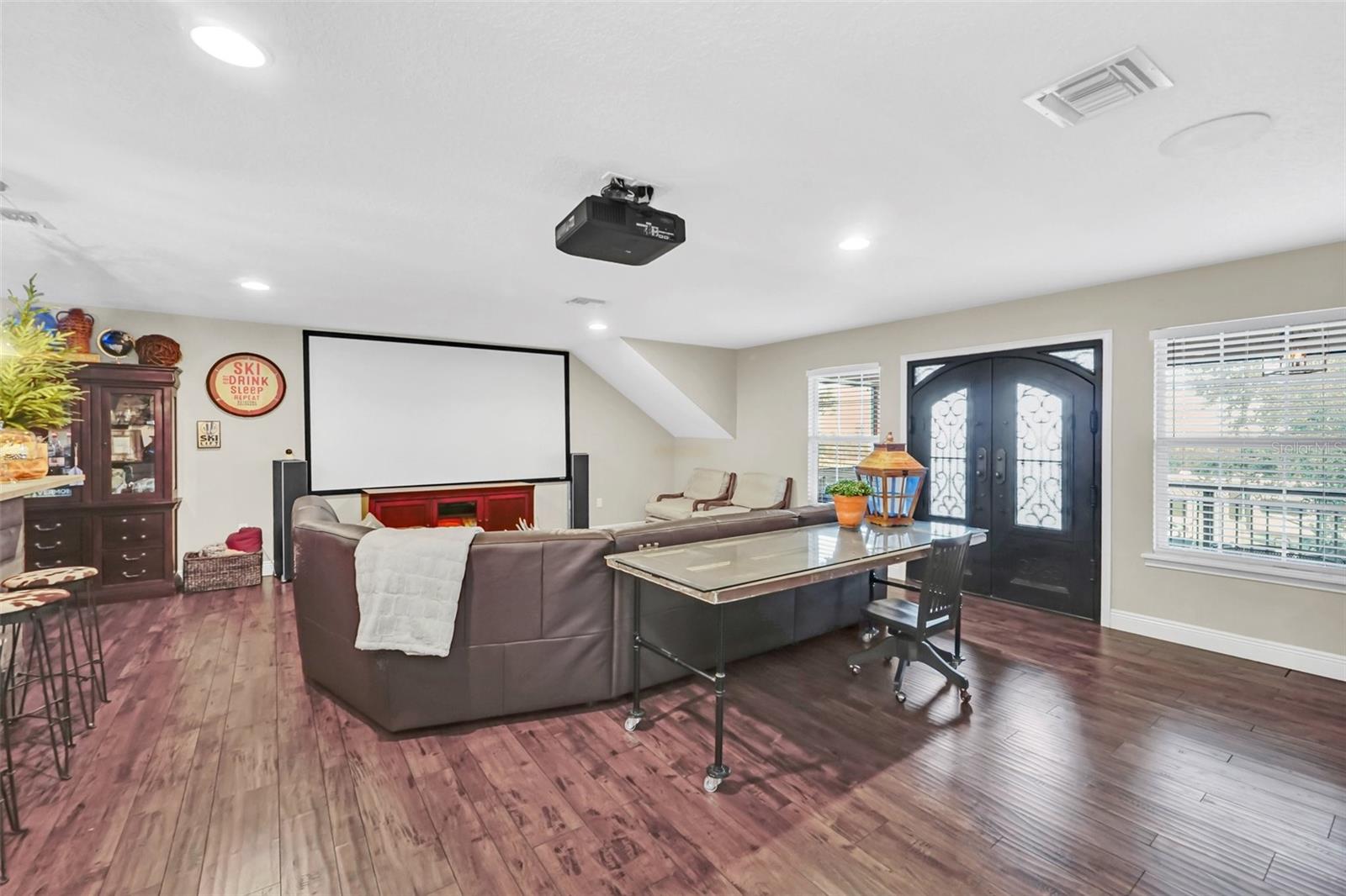 1382 E LAKE SHORE BLVD