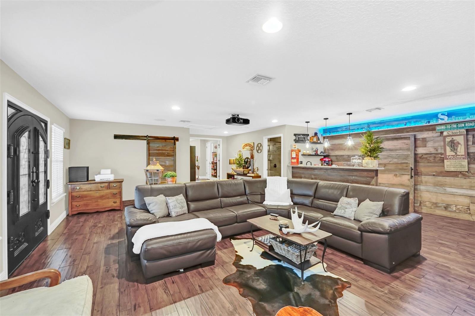 1382 E LAKE SHORE BLVD