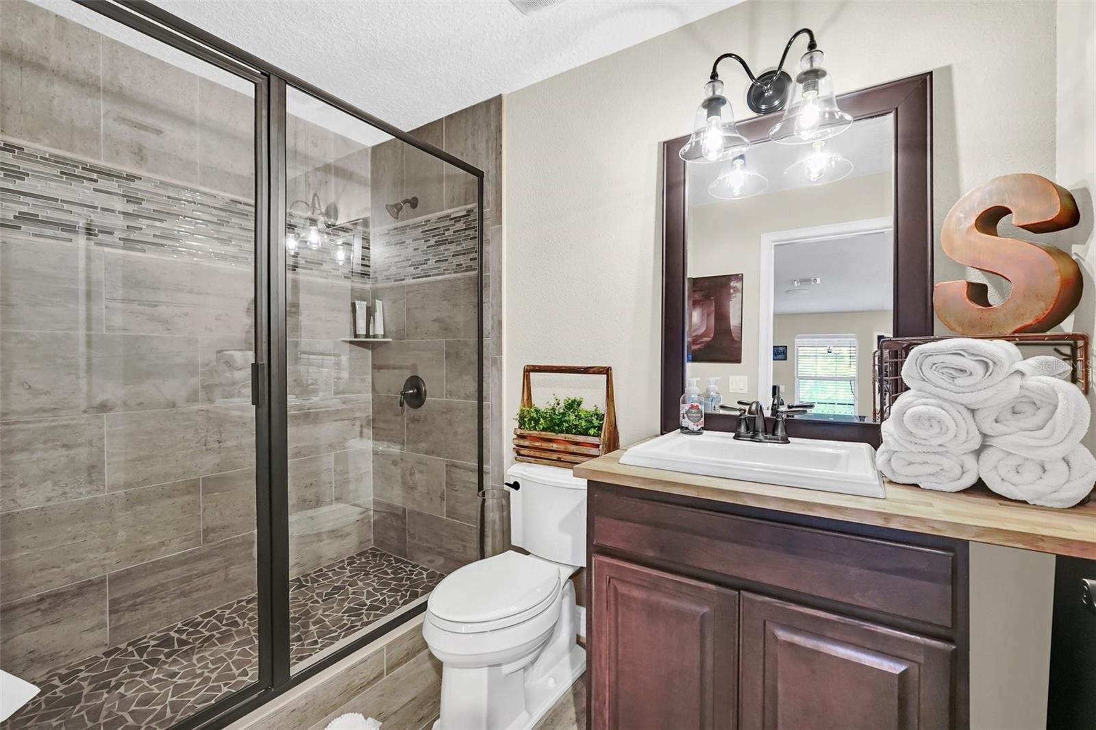 1382 E LAKE SHORE BLVD