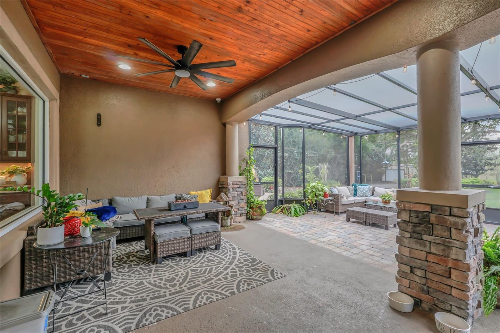 1382 E LAKE SHORE BLVD