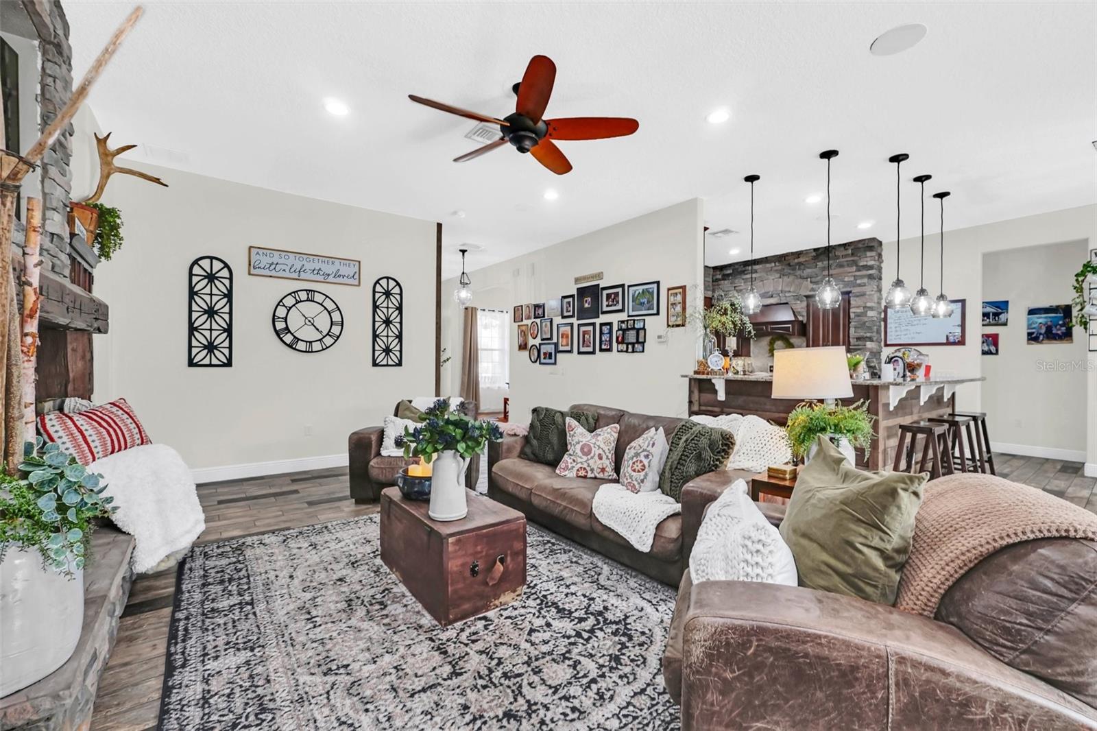 1382 E LAKE SHORE BLVD