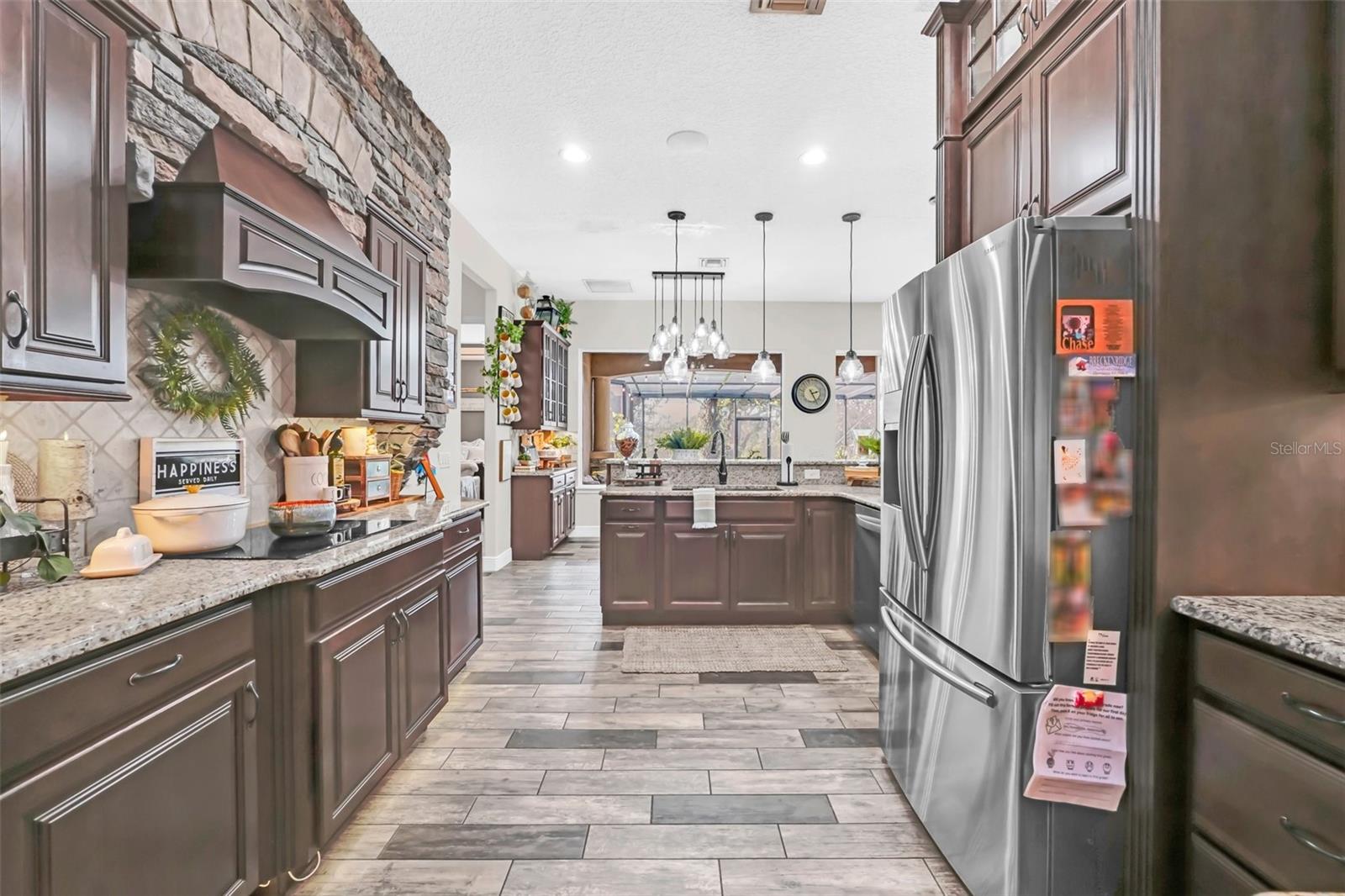 1382 E LAKE SHORE BLVD