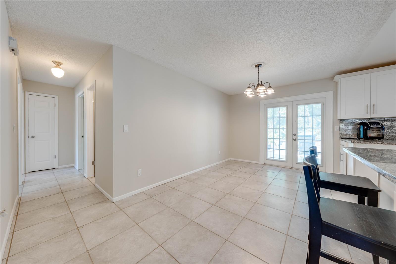 412 NOYA LN