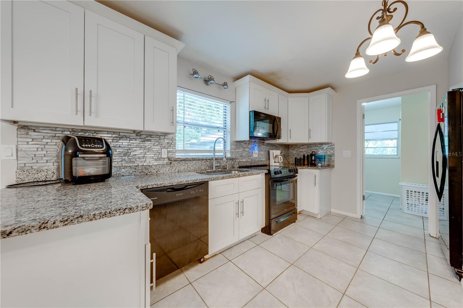 412 NOYA LN