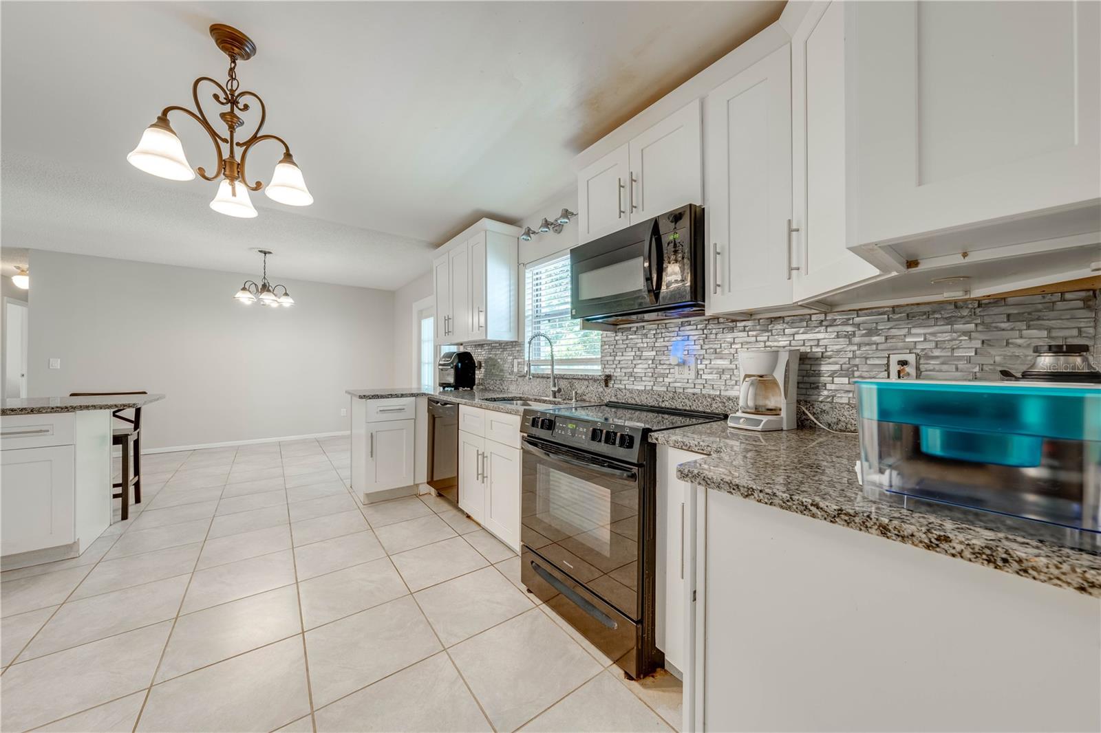 412 NOYA LN