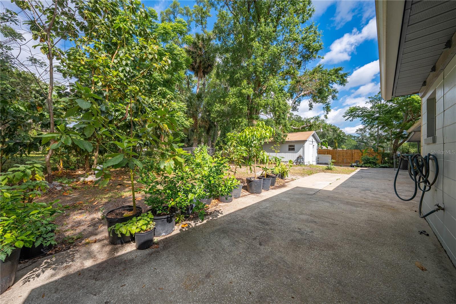 412 NOYA LN