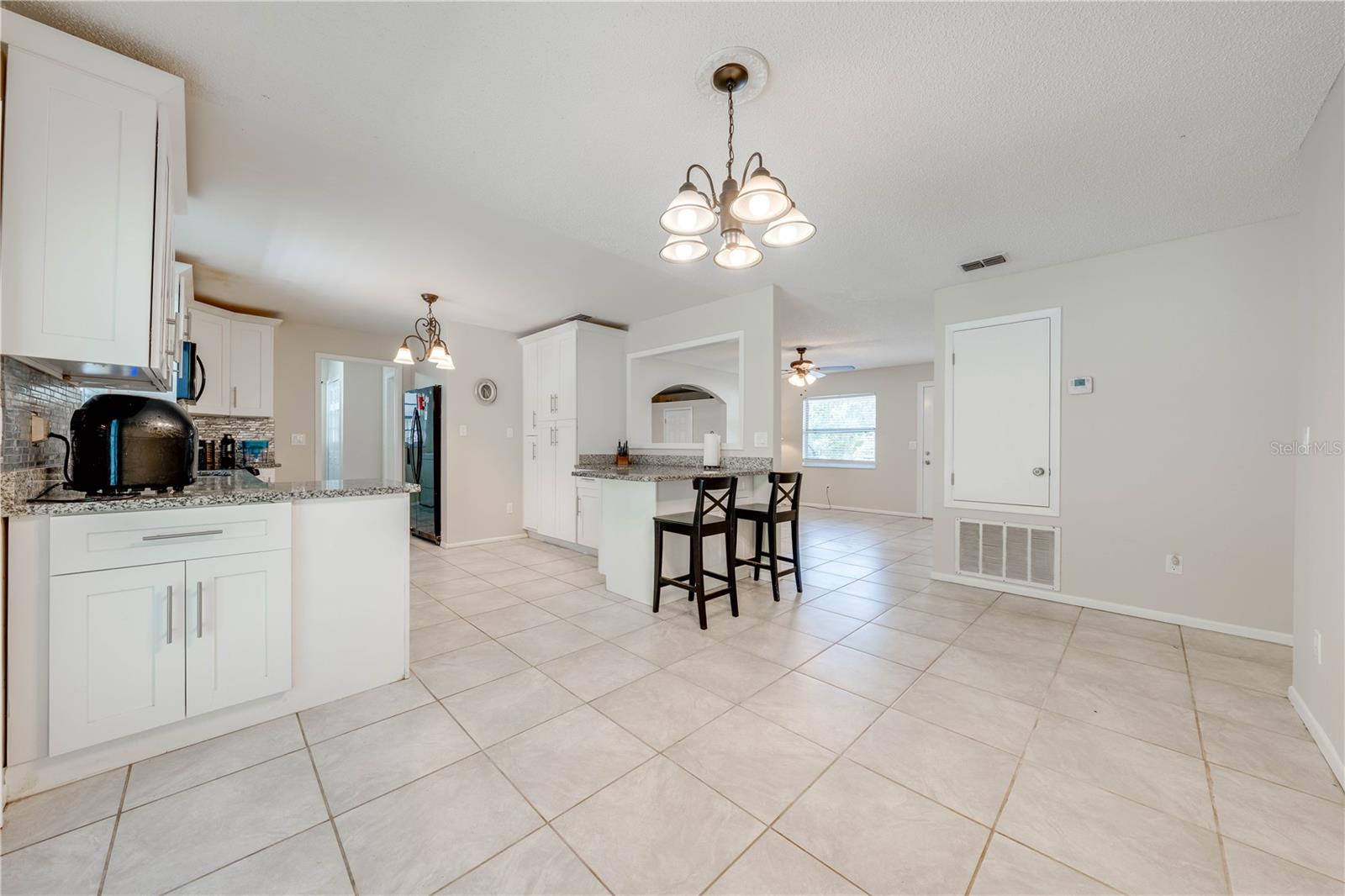 412 NOYA LN
