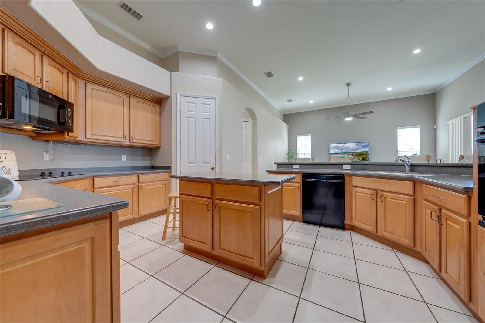 3181 BAYVIEW LN
