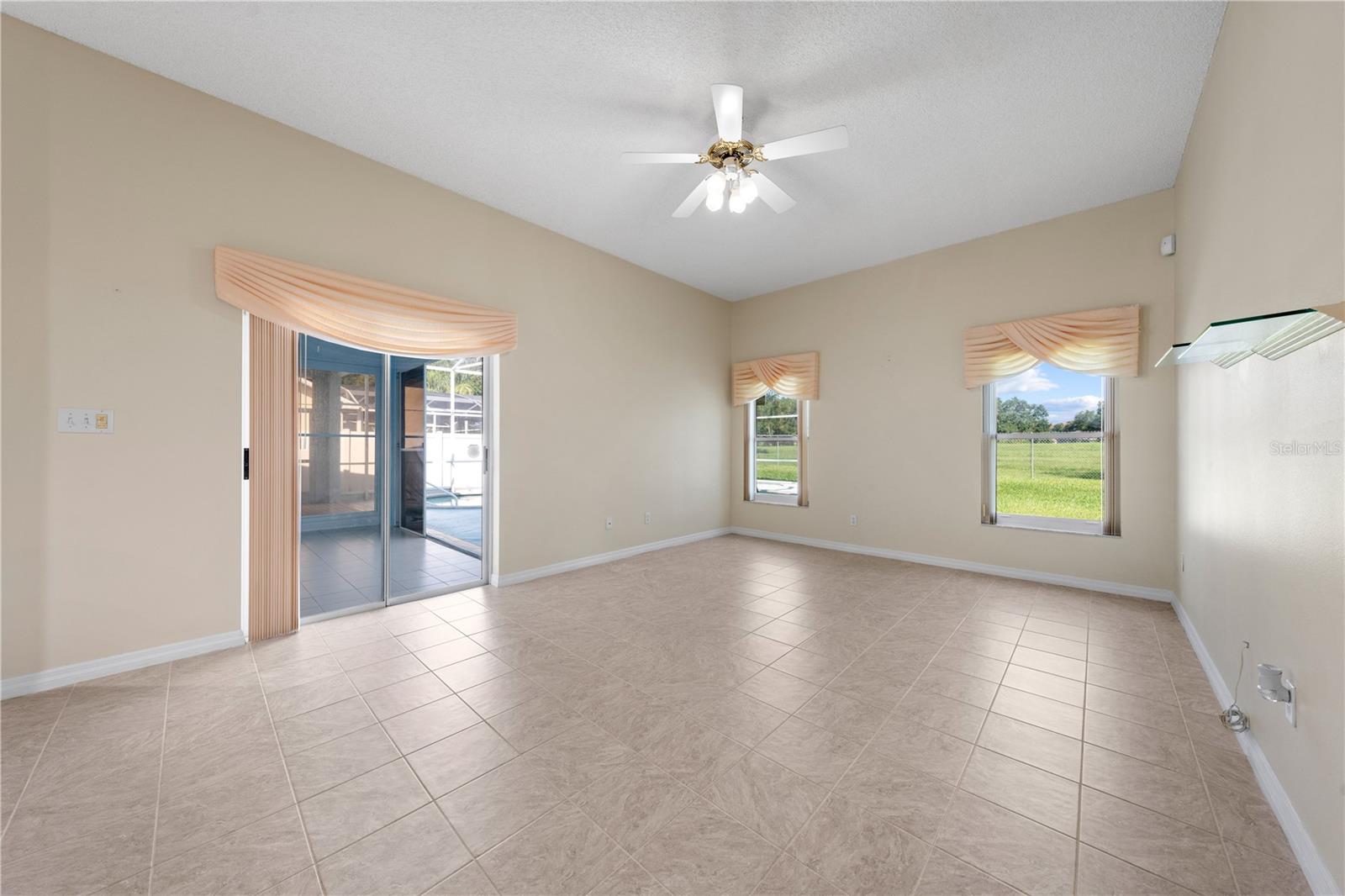 3893 BLACKBERRY CIR