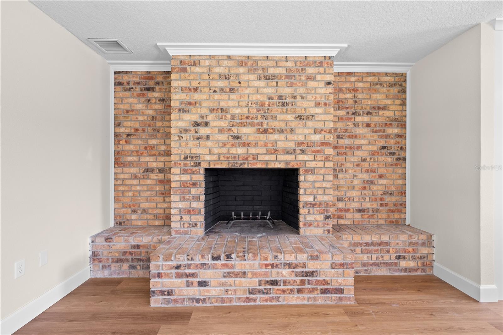 4255 HENRY J AVE
