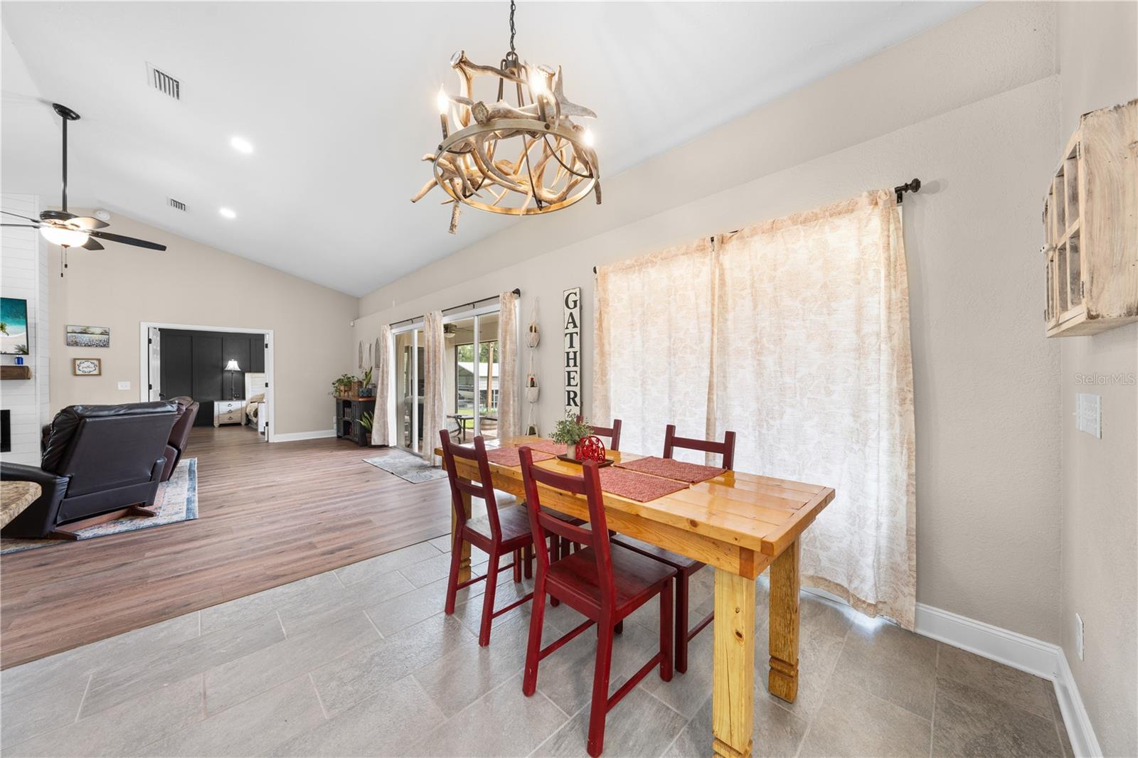 1811 LOST LAKE CT