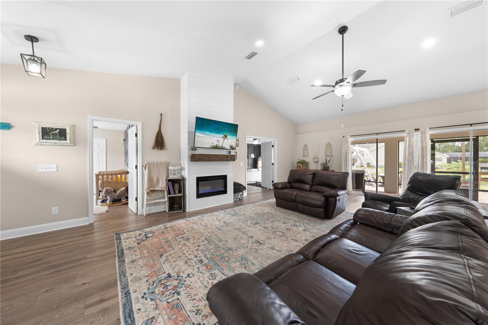 1811 LOST LAKE CT