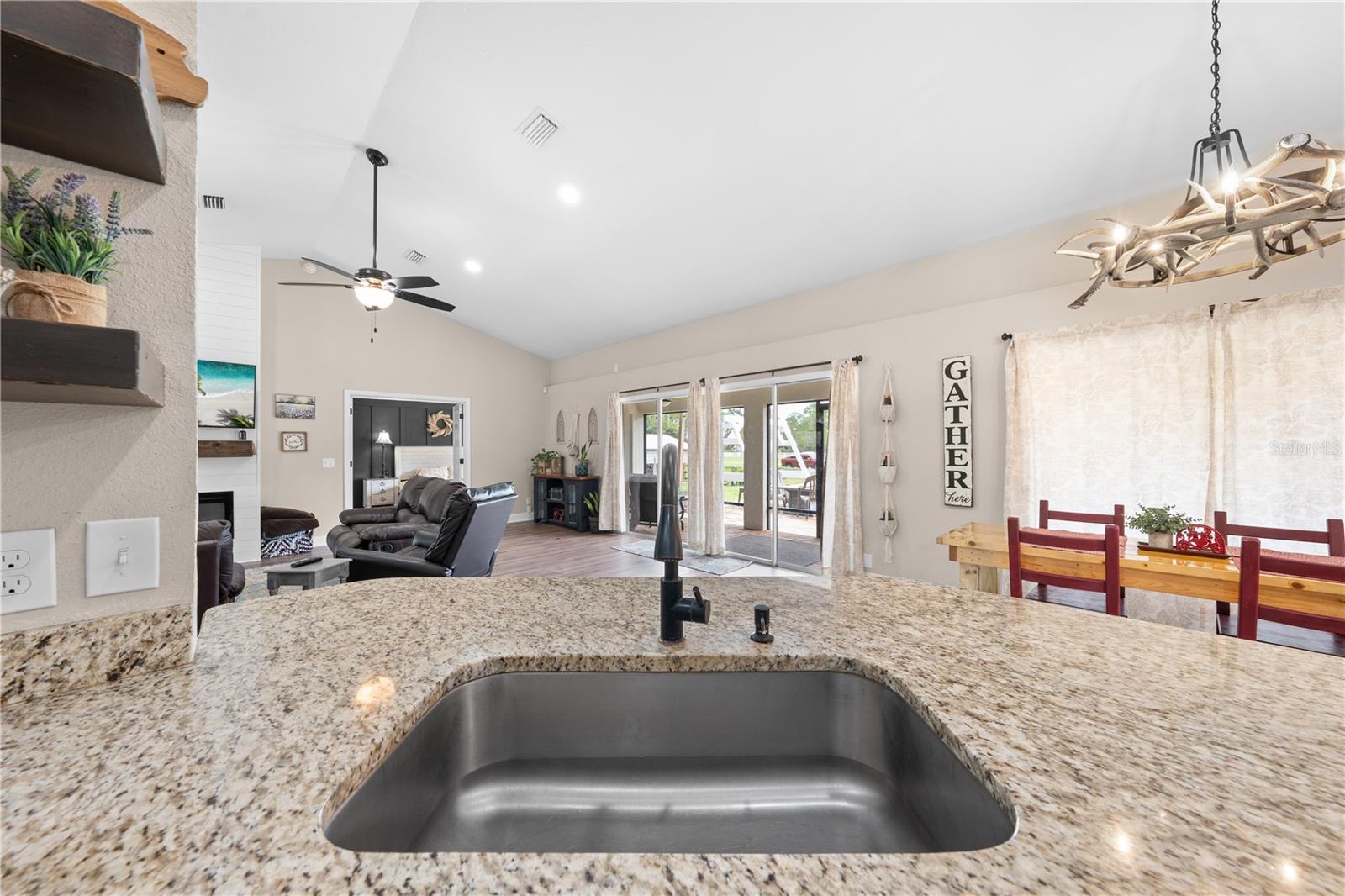 1811 LOST LAKE CT