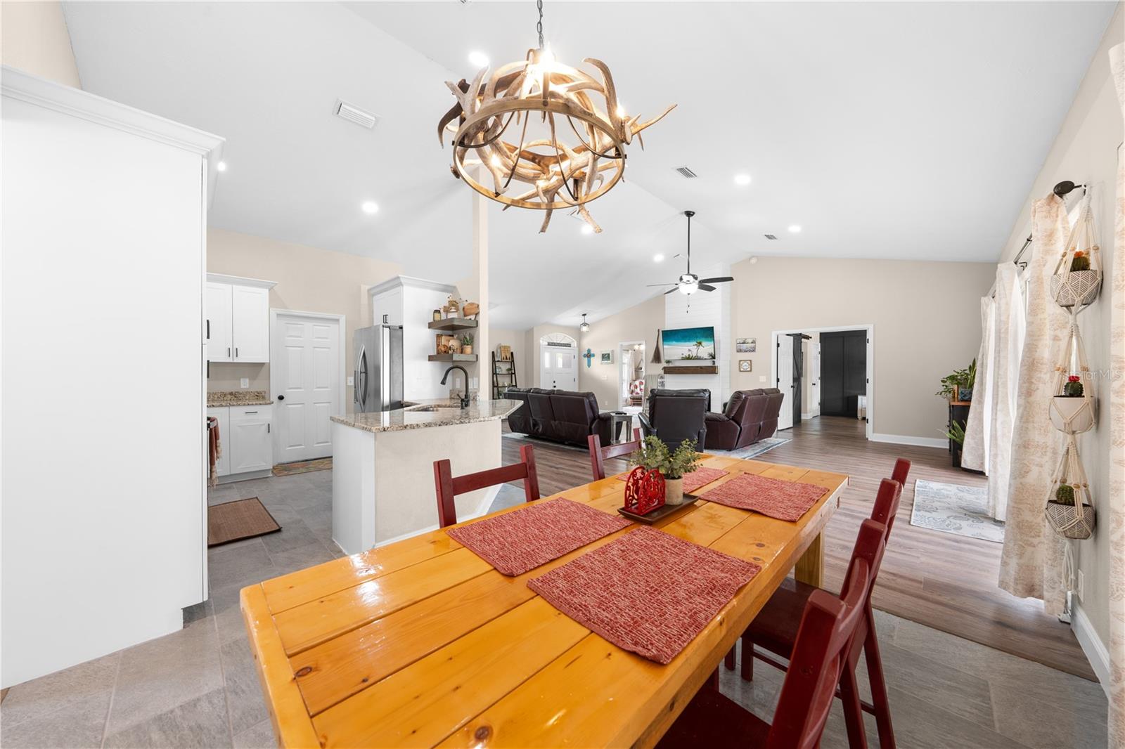 1811 LOST LAKE CT
